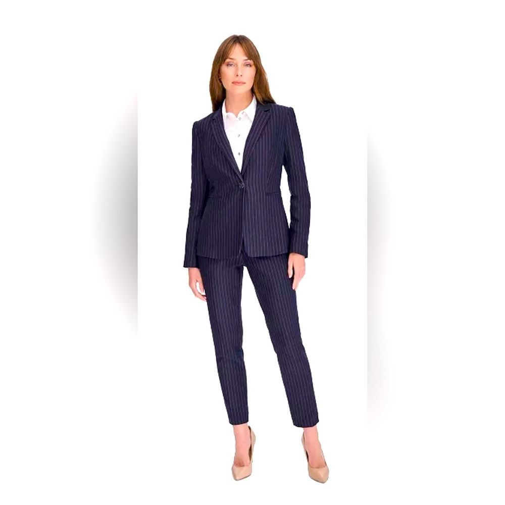 Tommy Hilfiger
Women's Pinstripe Slim-Fit Single-Button Blazer size 0